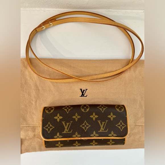 ❤️SOLD❤️ Auth LOUIS VUITTON Vintage Pochette Twin PM Monogram Bag - Picture 8 of 17